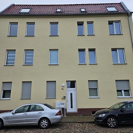 3 Moderne 2-Zimmer-Apartments Mit Wlan & Parkplatz, Perfekt Fuer Familien & Gruppen Magdeburg Bagian luar foto