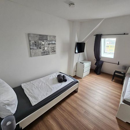 3 Moderne 2-Zimmer-Apartments Mit Wlan & Parkplatz, Perfekt Fuer Familien & Gruppen Magdeburg Bagian luar foto