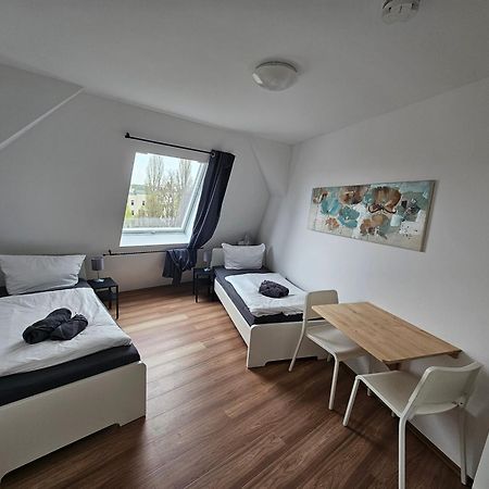 3 Moderne 2-Zimmer-Apartments Mit Wlan & Parkplatz, Perfekt Fuer Familien & Gruppen Magdeburg Bagian luar foto