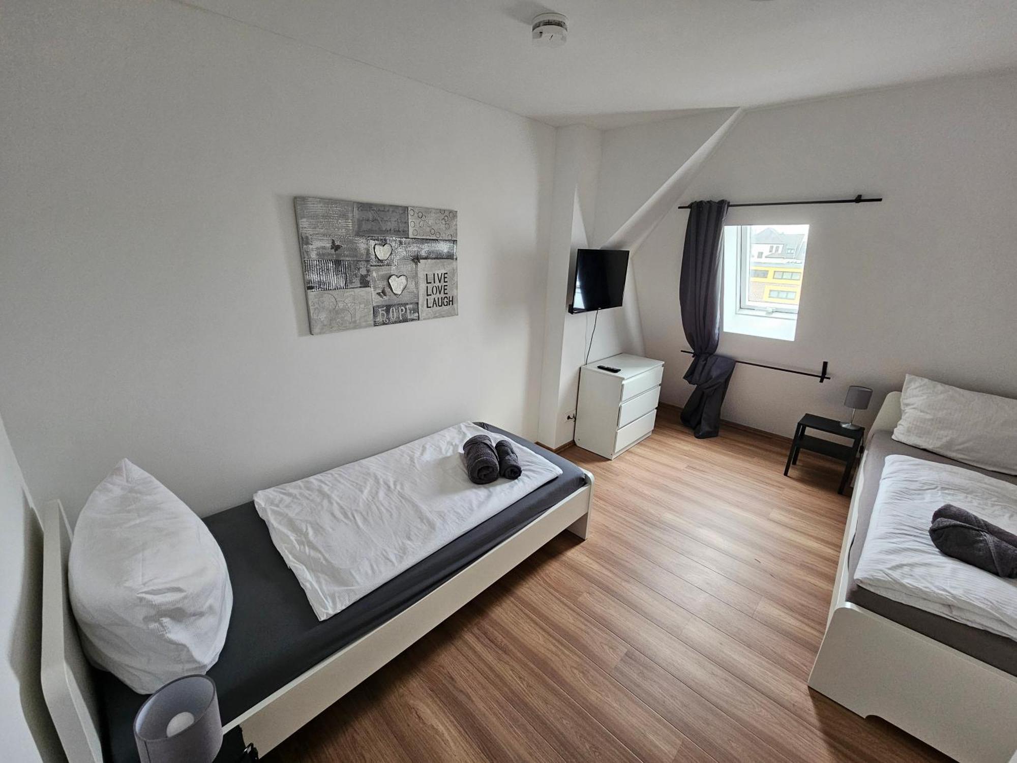 3 Moderne 2-Zimmer-Apartments Mit Wlan & Parkplatz, Perfekt Fuer Familien & Gruppen Magdeburg Bagian luar foto