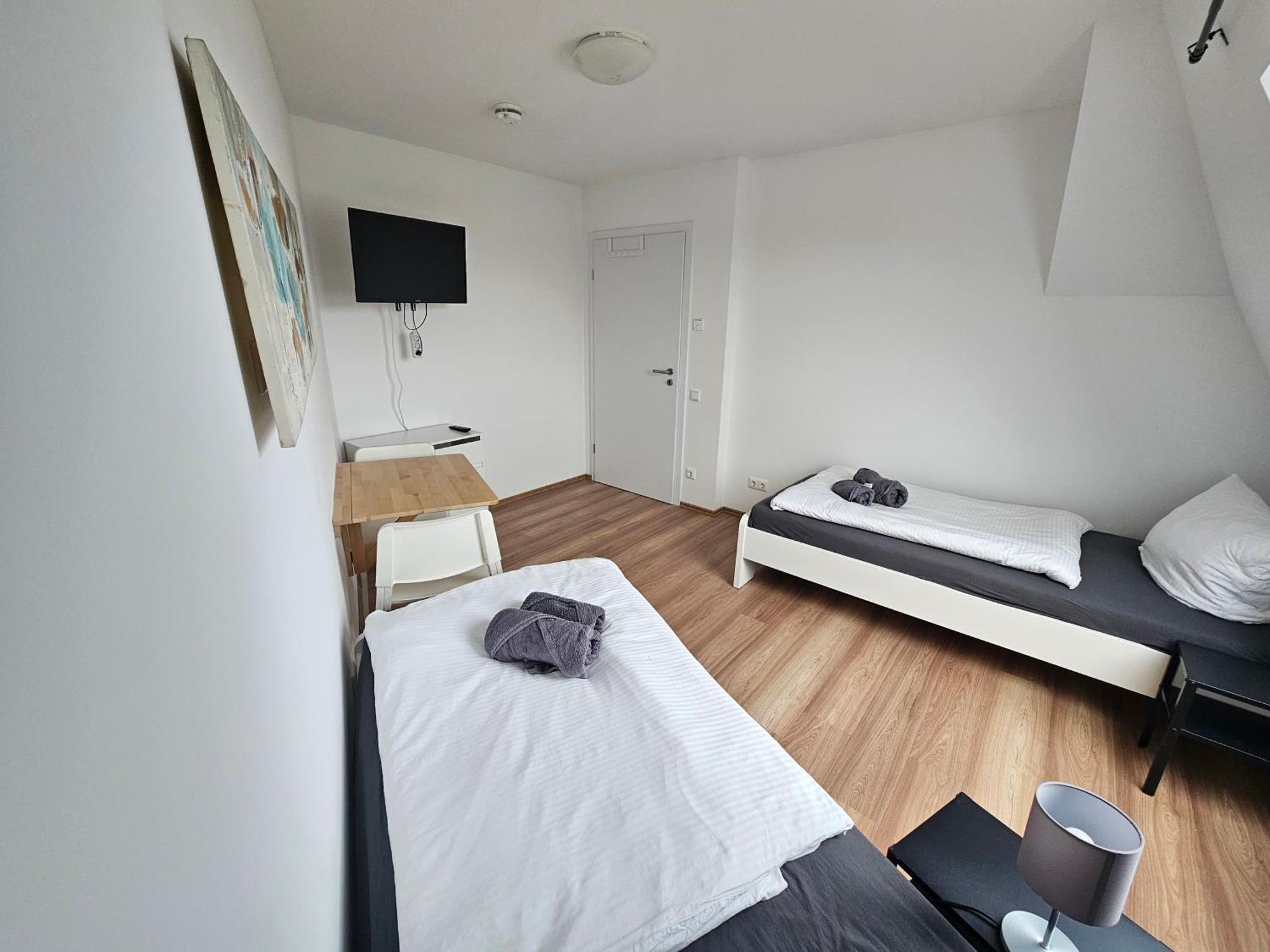 3 Moderne 2-Zimmer-Apartments Mit Wlan & Parkplatz, Perfekt Fuer Familien & Gruppen Magdeburg Bagian luar foto