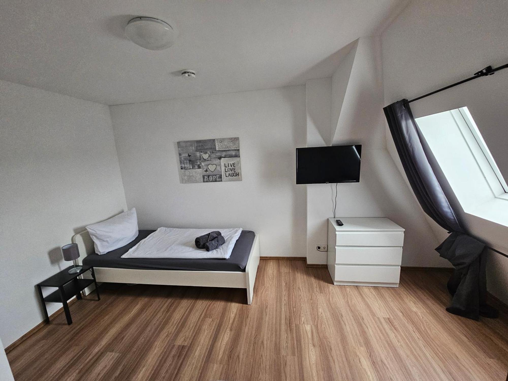 3 Moderne 2-Zimmer-Apartments Mit Wlan & Parkplatz, Perfekt Fuer Familien & Gruppen Magdeburg Bagian luar foto