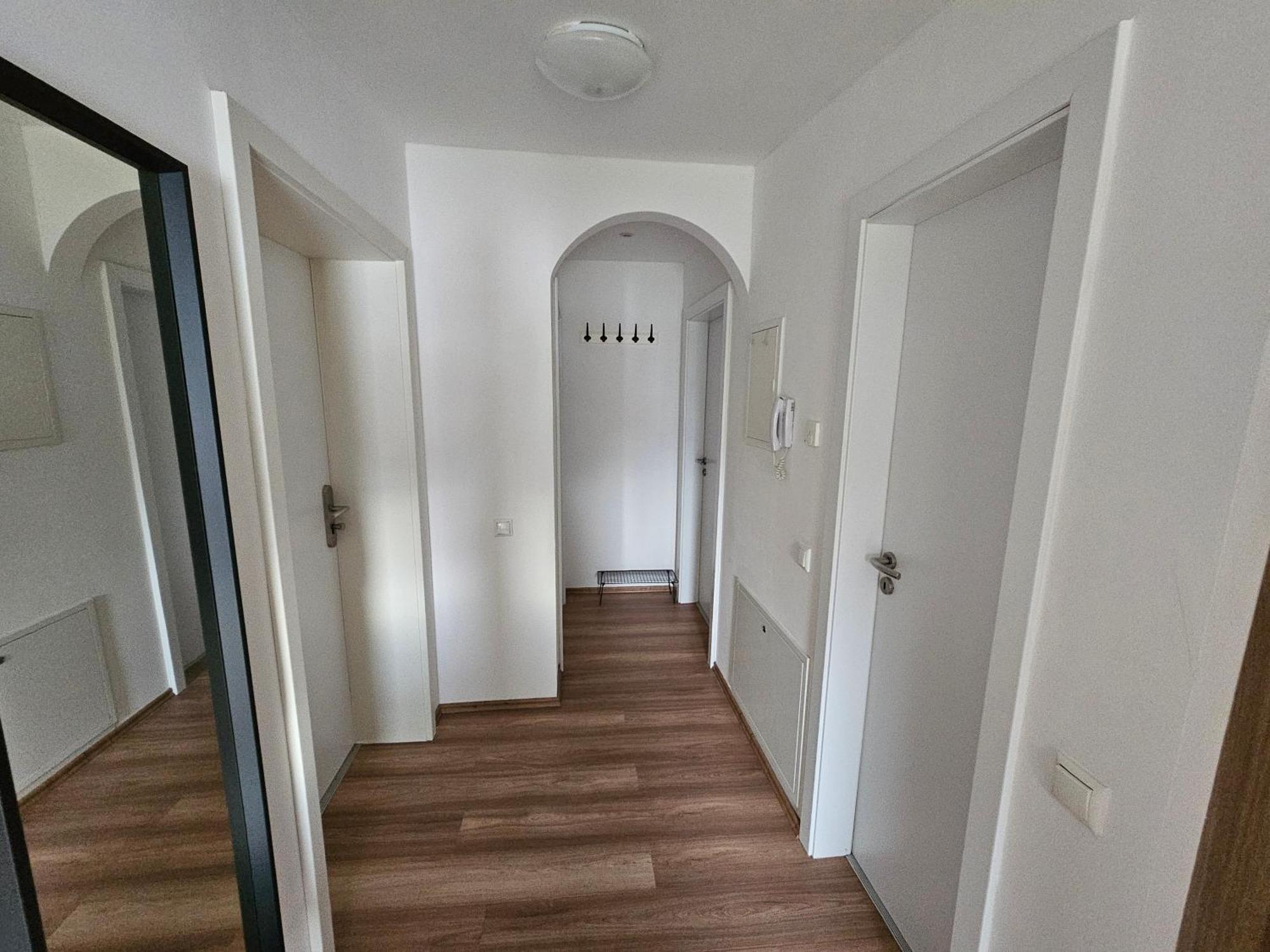 3 Moderne 2-Zimmer-Apartments Mit Wlan & Parkplatz, Perfekt Fuer Familien & Gruppen Magdeburg Bagian luar foto